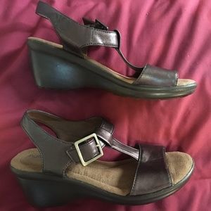 Natural Soul/Naturalizer bronze/brown wedge sandal